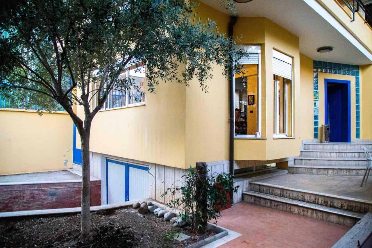 Blue Door Hostel Tirana Exterior foto