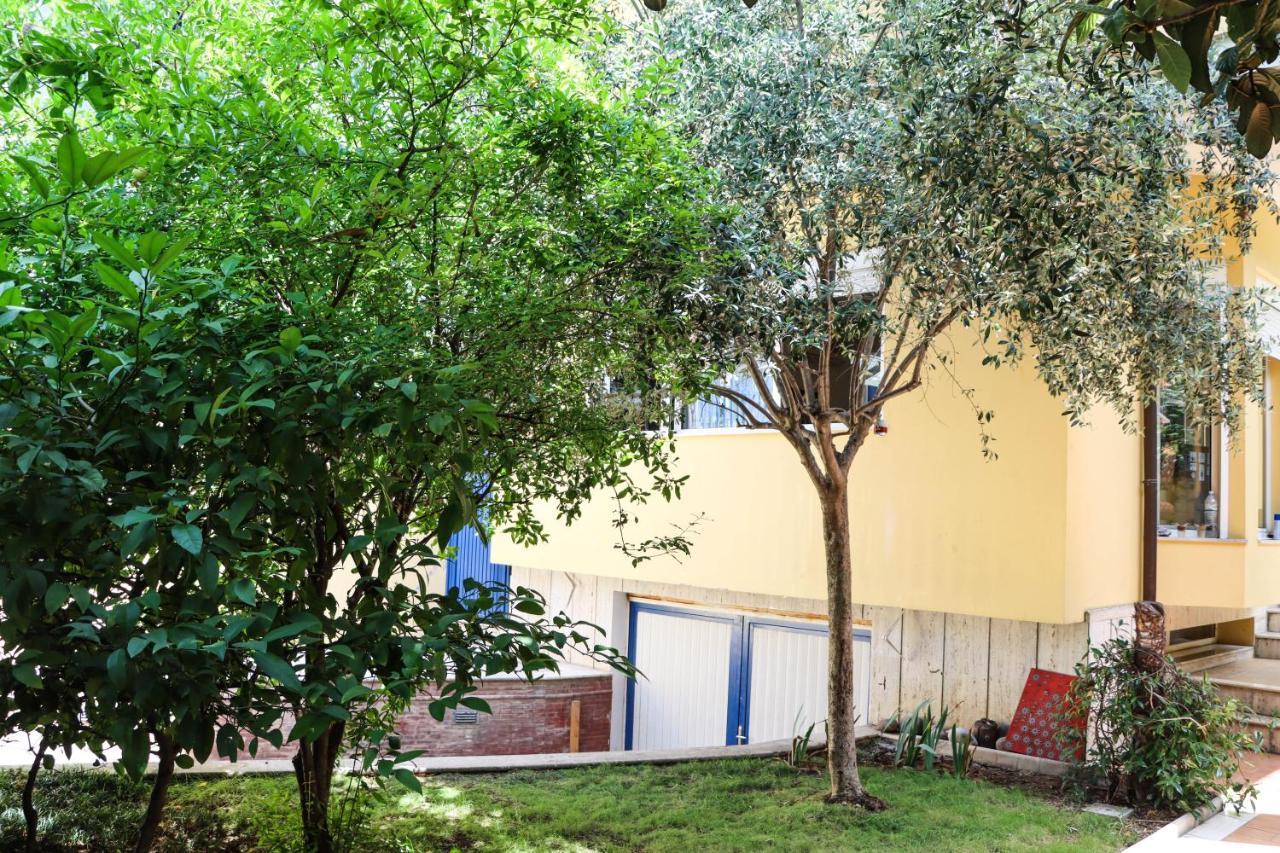 Blue Door Hostel Tirana Exterior foto