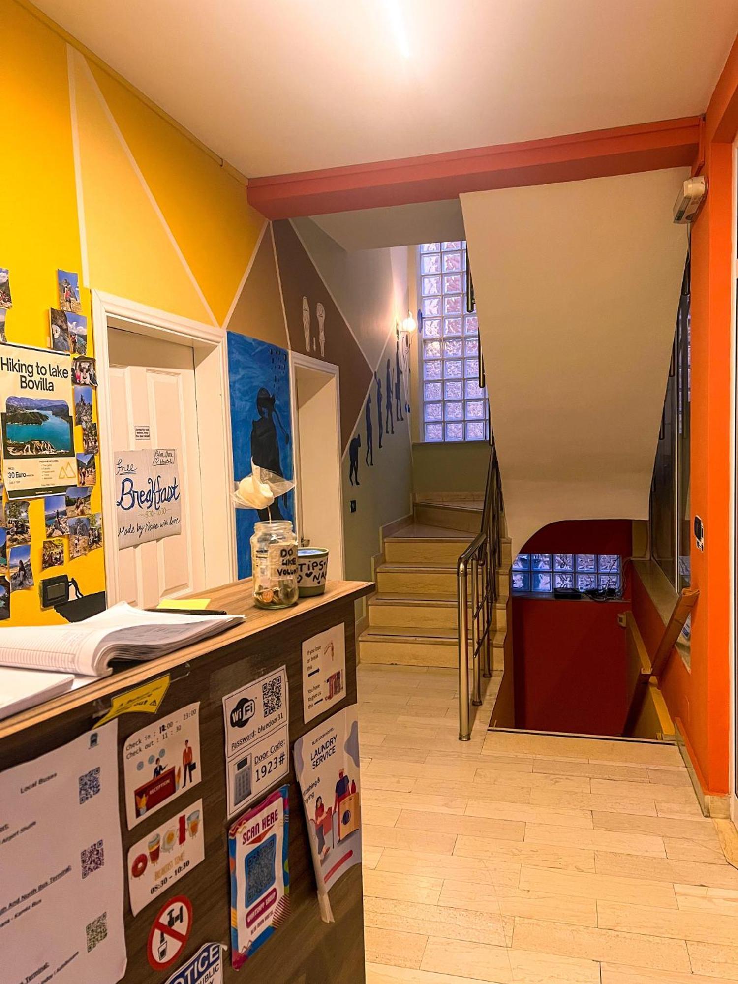 Blue Door Hostel Tirana Exterior foto